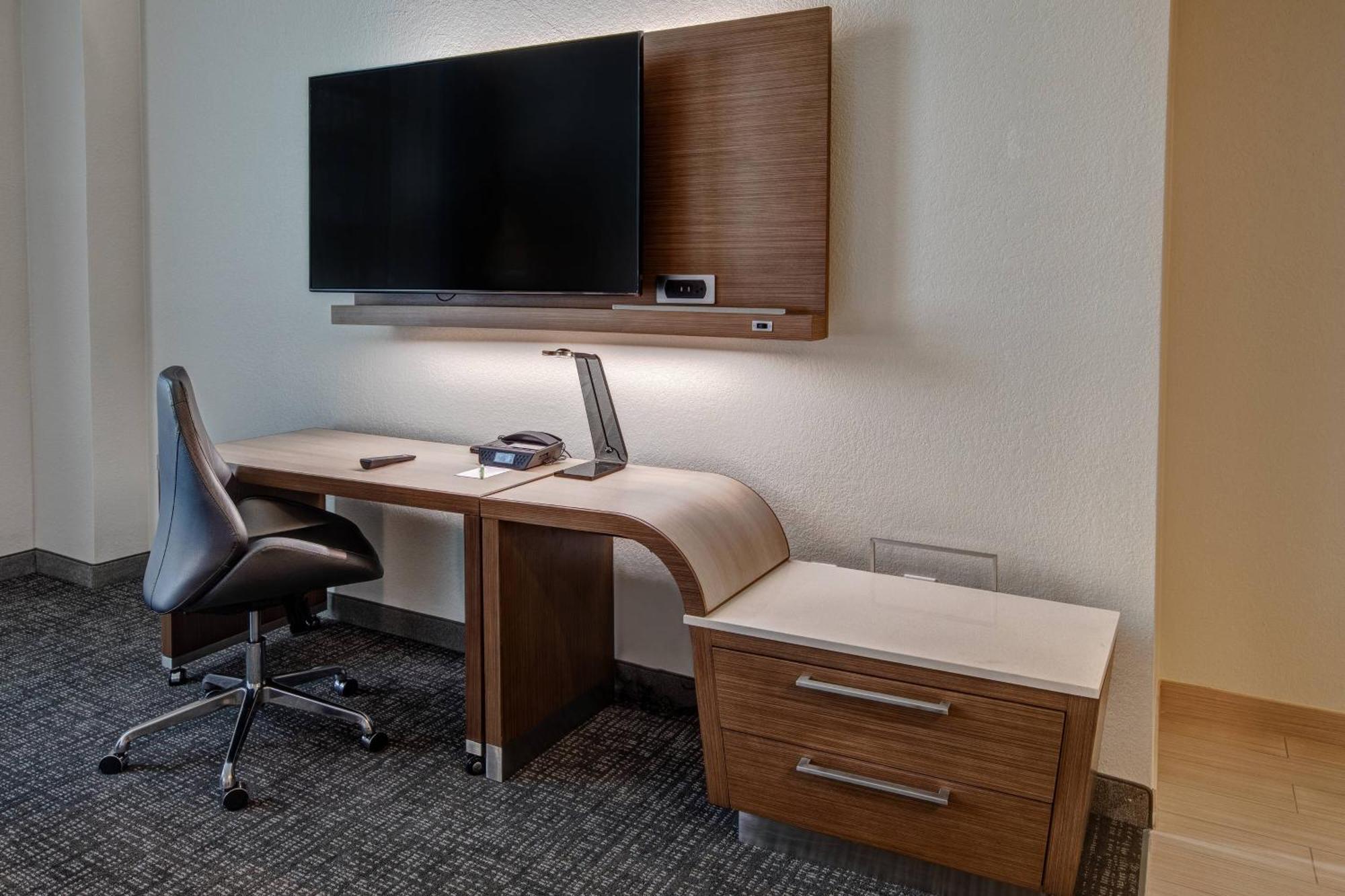 คอร์ตยาร์ด ดัลเลส แอร์พอร์ต เฮิร์นดอน Hotel ภายนอก รูปภาพ